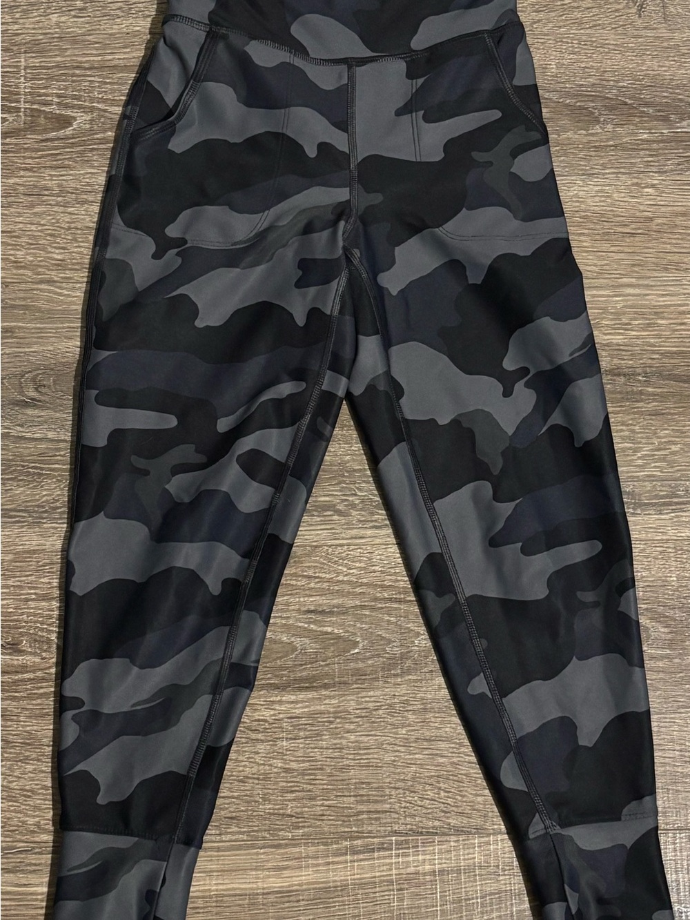 Old Navy Black & Gray Camo Active Leggings